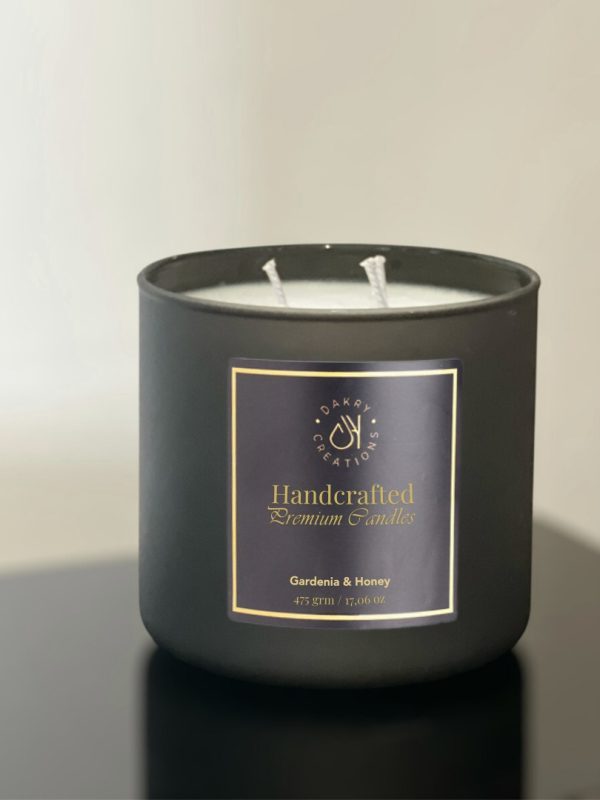 Gardenia and honey scented soy candle in a glass jar, 475 grams